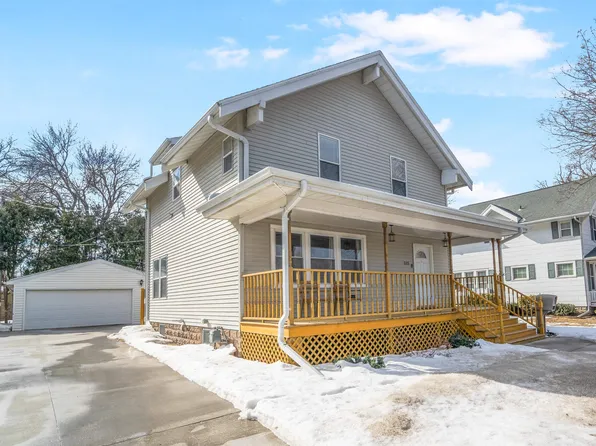 515 Prospect St, Combined Locks, WI 54113
