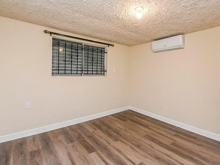 4021 Eddie St — Photo 7