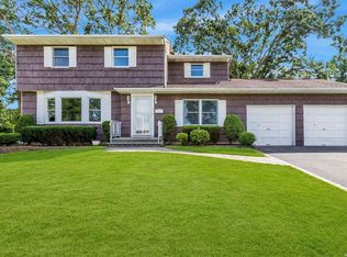 6 Carto Cir, Deer Park, NY 11729