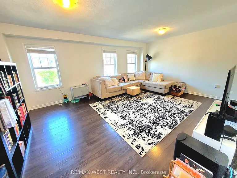 21 Billiter Rd W — Photo 14