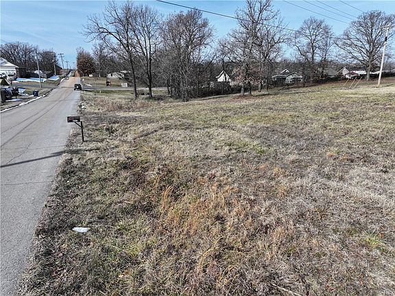 5th image of 924 Hickman Dr