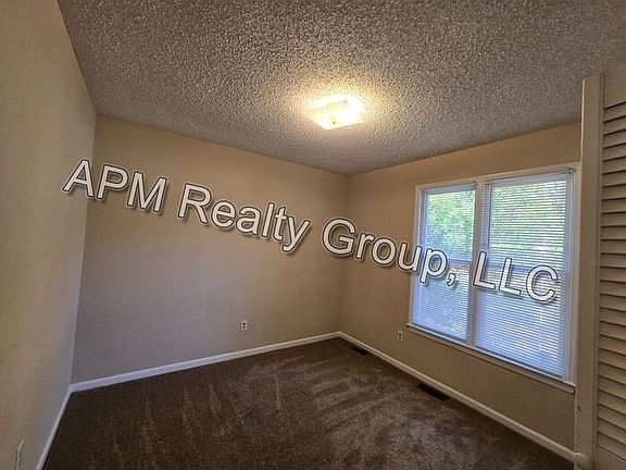 3rd image of 47 Woodpond Ct