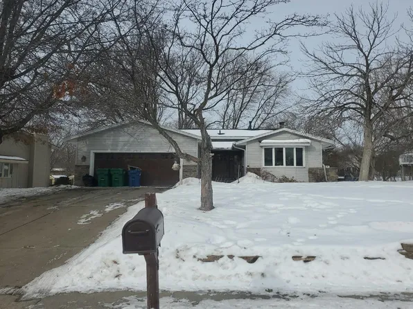 17758 Weaver Lake Dr N, Maple Grove, MN 55311