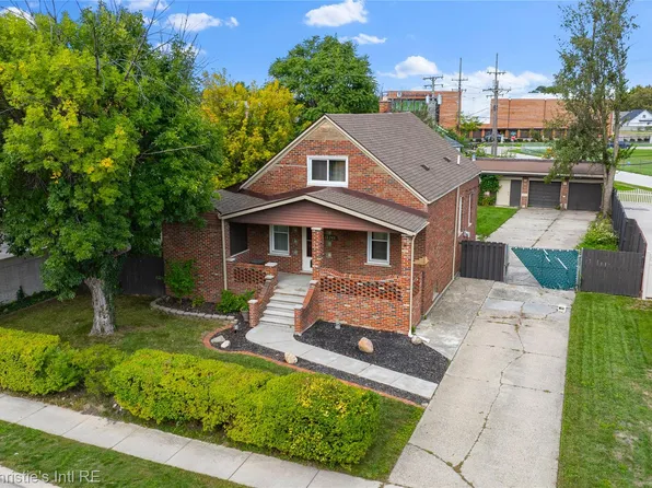 16243 Owen Ave, Eastpointe, MI 48021