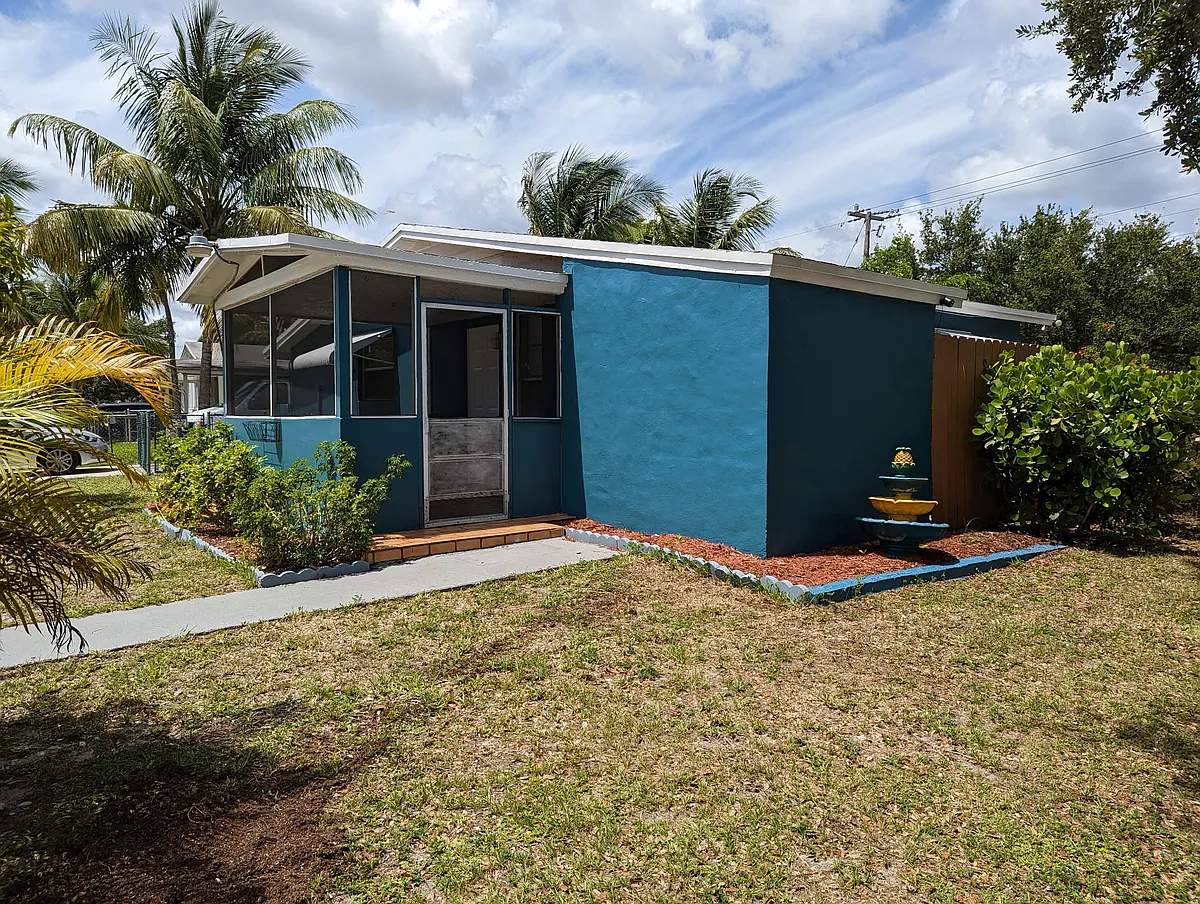Building Photo - 3851 SW 60th Ter