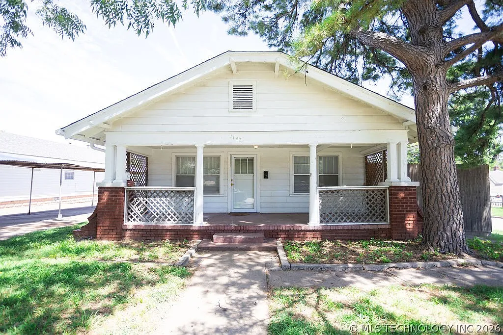 3 bed, 1.0 bath, 1092 sqft, $1,495 — Photo 1