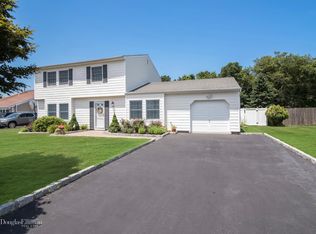 181 Tarpon Ave, Medford, NY 11763