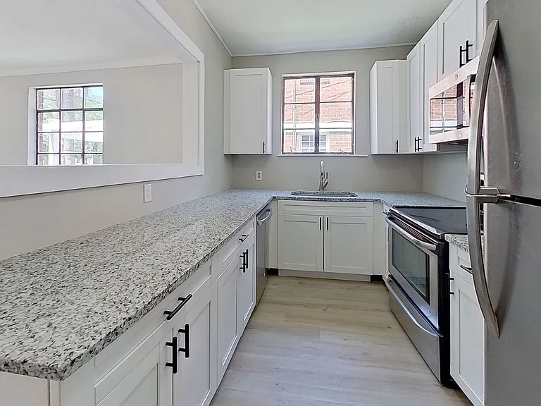 2851 College Street Quad — Photo 6