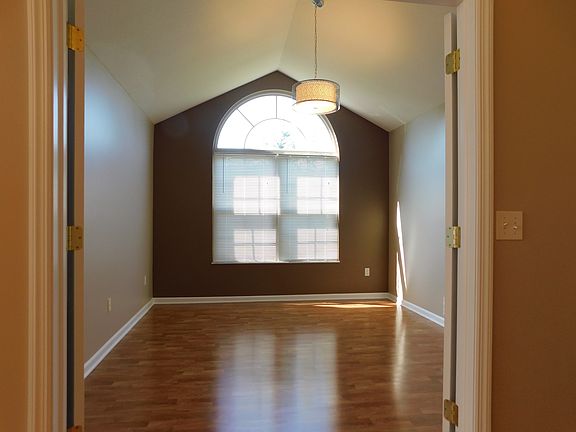 5th image of 103 River Glen Dr NE