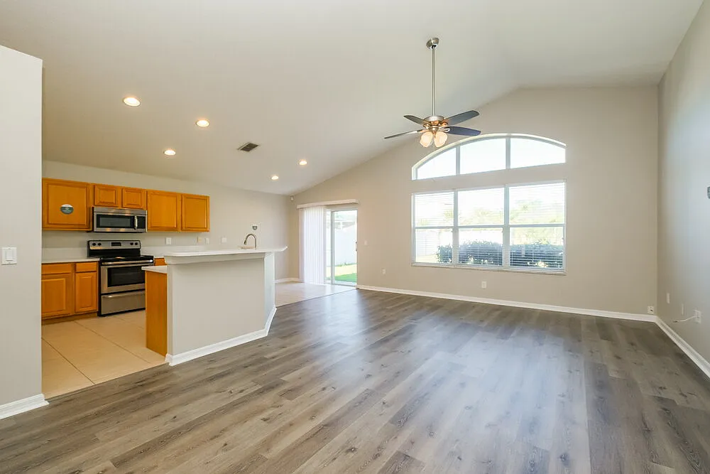 3 bed, 2.0 bath, 1532 sqft, $2,315 — Photo 4