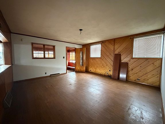 4th image of 1208 W Church St