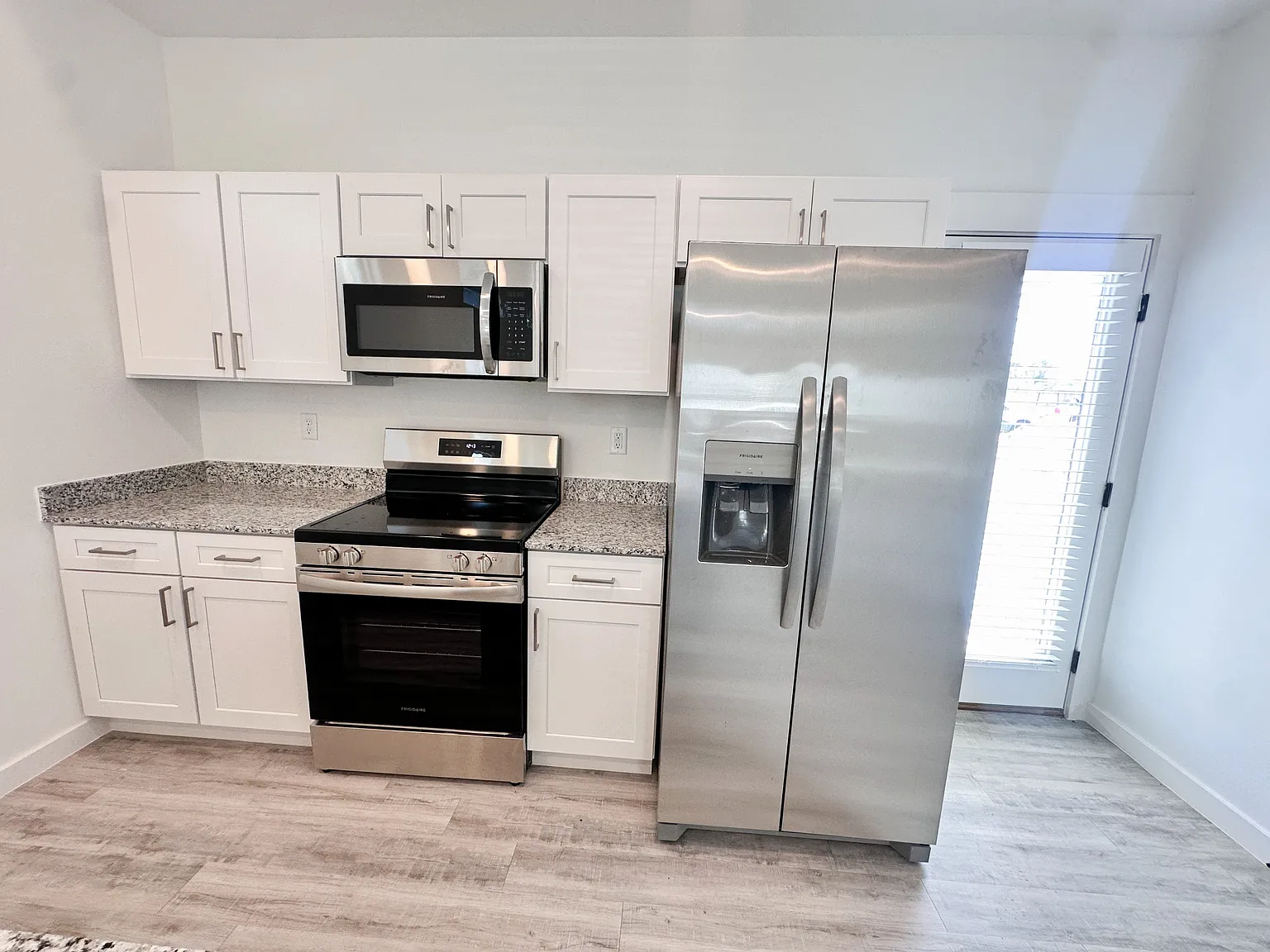 861 States Avenue - 1 — Photo 3
