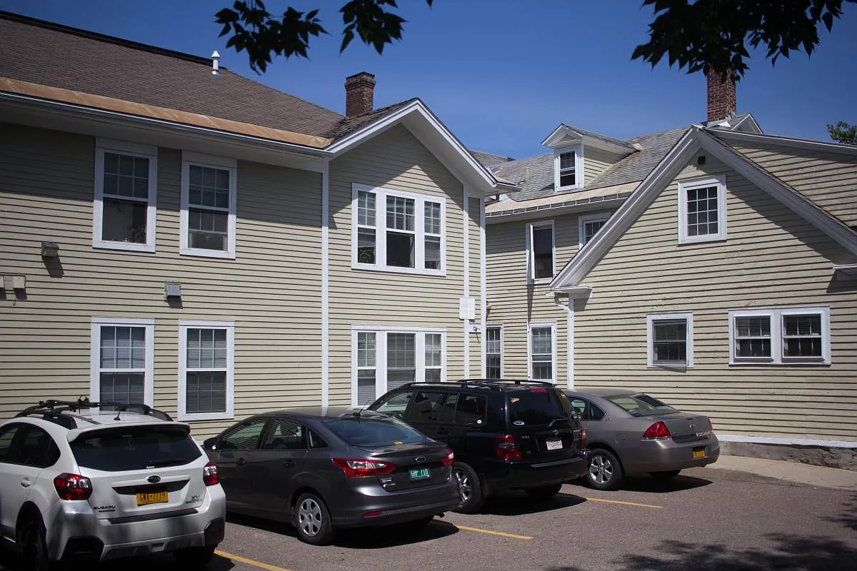 2 bed, $2,400 — Photo 2