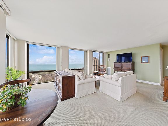 5th image of 345 W Fullerton Pkwy APT 2701