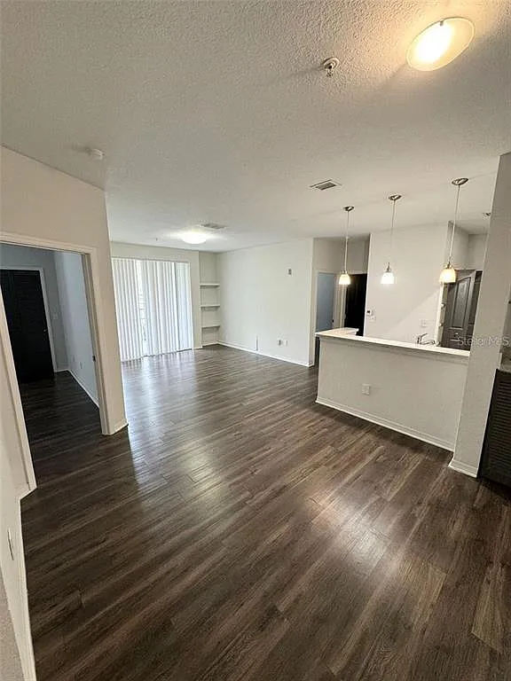 2 bed, 2.0 bath, 1009 sqft, $1,650 — Photo 3