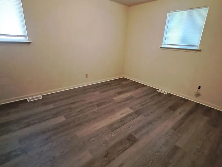 545 McLean St — Photo 10