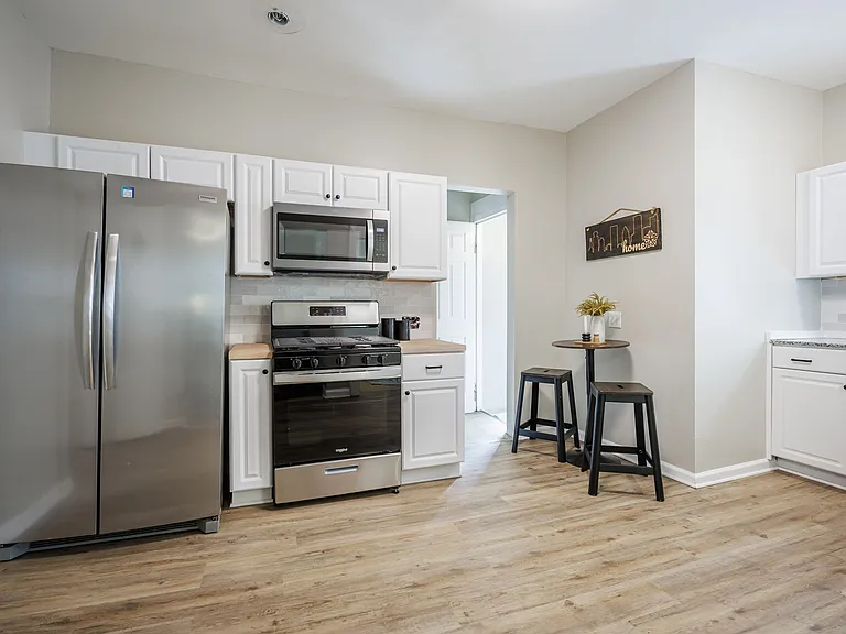 1146 S Plymouth Ave — Photo 24