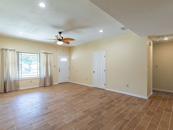 4th image of 2910 Wenwood Rd