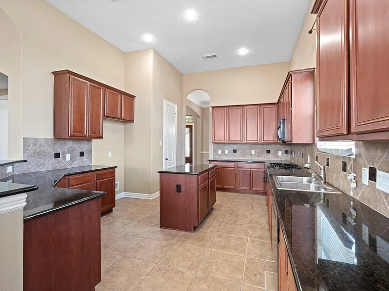 23010 Prairie Lake Ct — Photo 11