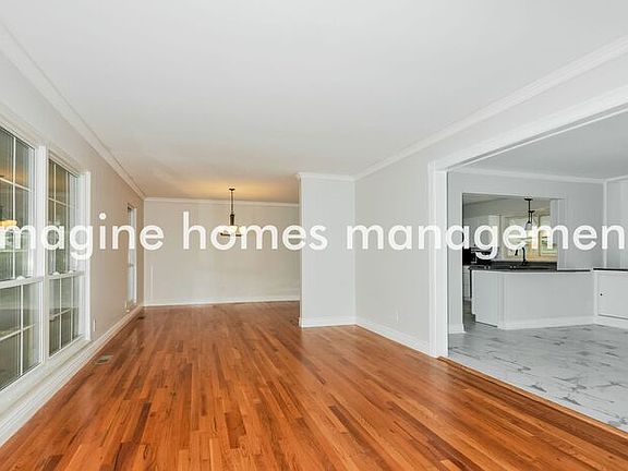 4th image of 1061 Orchard Lakes Dr