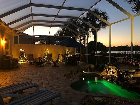 3rd image of 5936 Mariposa Ln
