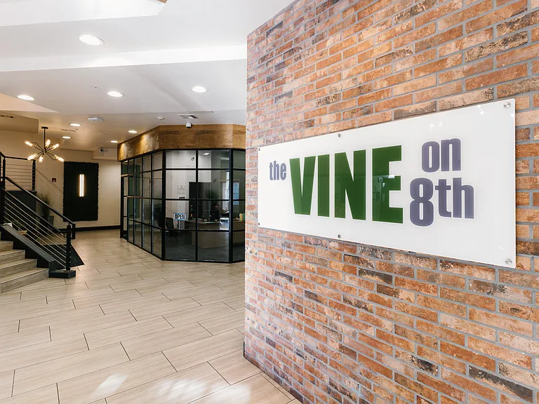 The Vine on 8th — Photo 17