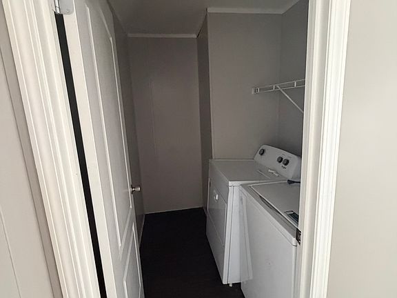 5th image of 817 Lincoln Cir