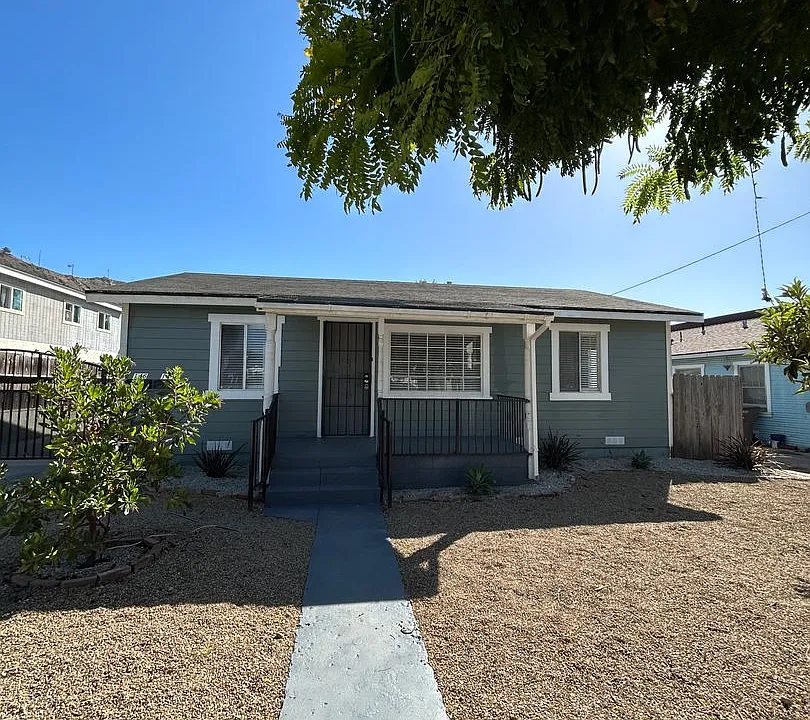 144-146 El Medio St