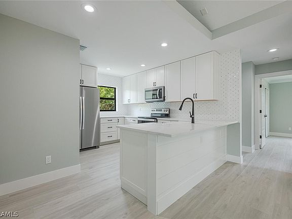 3rd image of 6149 Hershey Ave