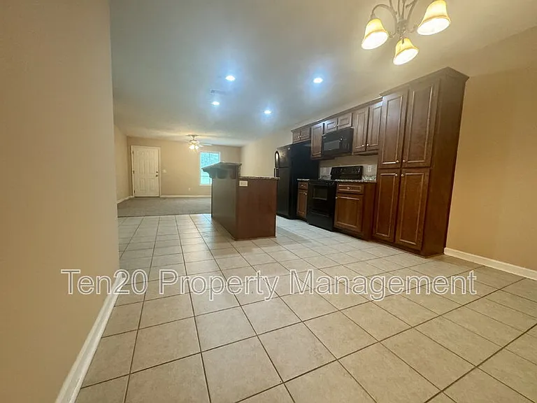 693 Lee Rd #243 — Photo 2