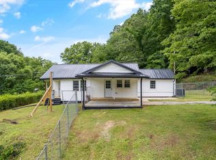 663 Hen Valley Rd, Oliver Springs, TN 37840