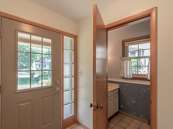4th image of 212 Westwood Dr