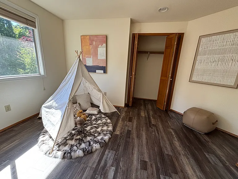 26057 SE 38th St — Photo 20