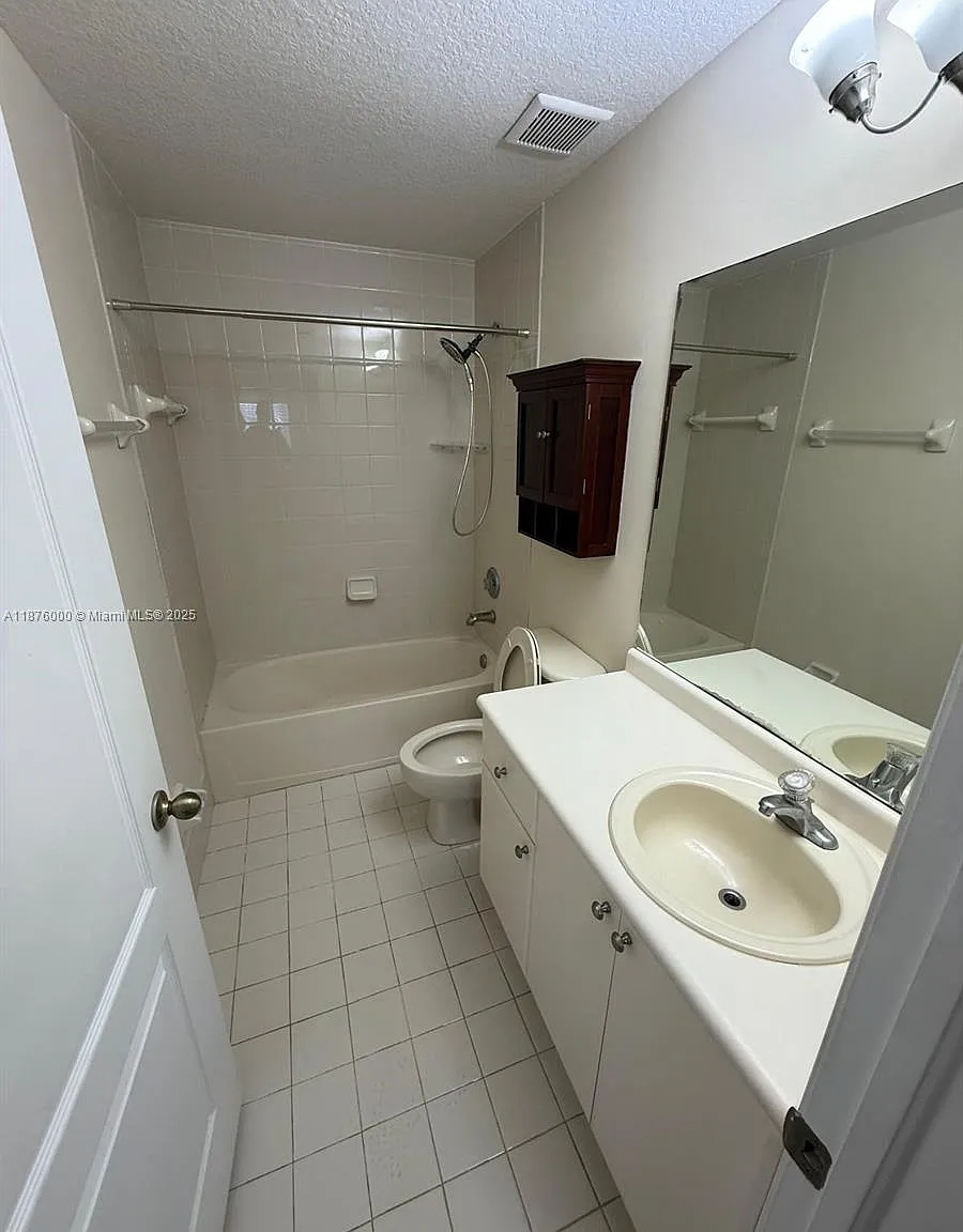 3 bed, 1500 sqft, $2,800 — Photo 1