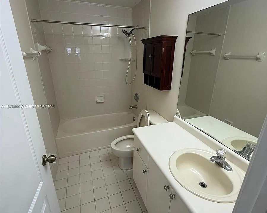 7353 NW 174th Ter