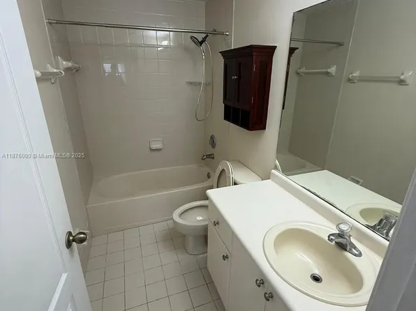 7353 NW 174th Ter, Hialeah, FL 33015