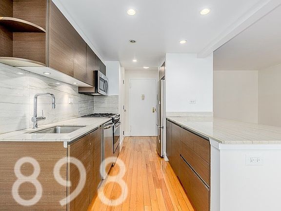 4th image of 120 W 97th St APT 2l