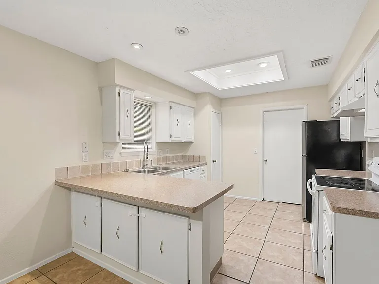 423 Pickford Dr — Photo 10
