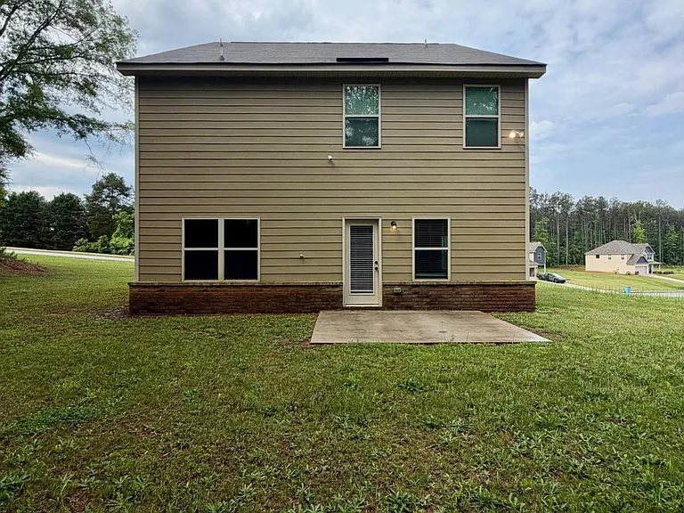 104 Armory Creek Dr — Photo 2