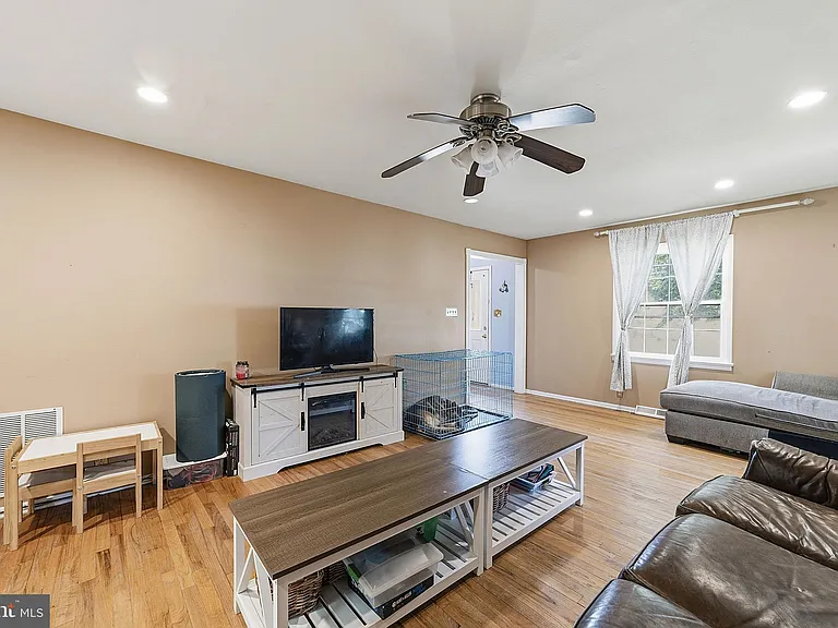 292 Glenn Ave — Photo 4