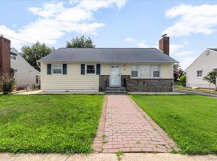 4 Cecil Pl, Hicksville, NY 11801