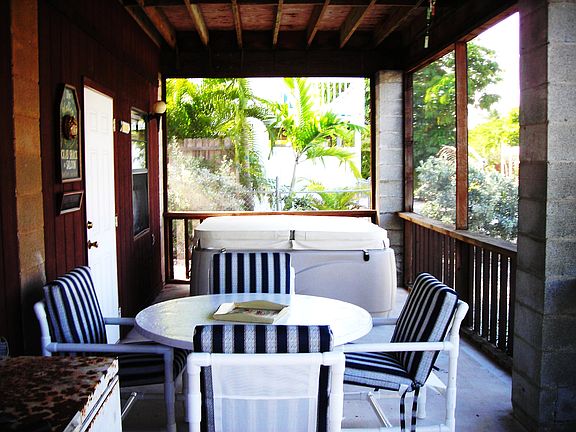 Down stairs Porch with Spa