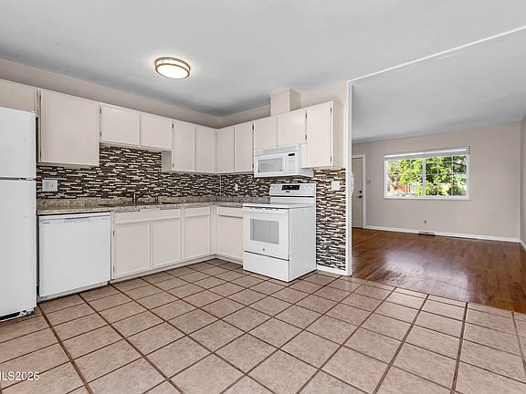 5th image of 3280 Sandra Dr