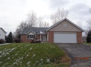 108 Queens Pl SE, Poplar Grove, IL 61065