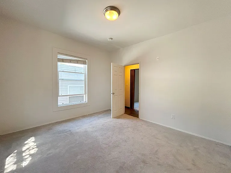 Ludlow B Apartments — Photo 6