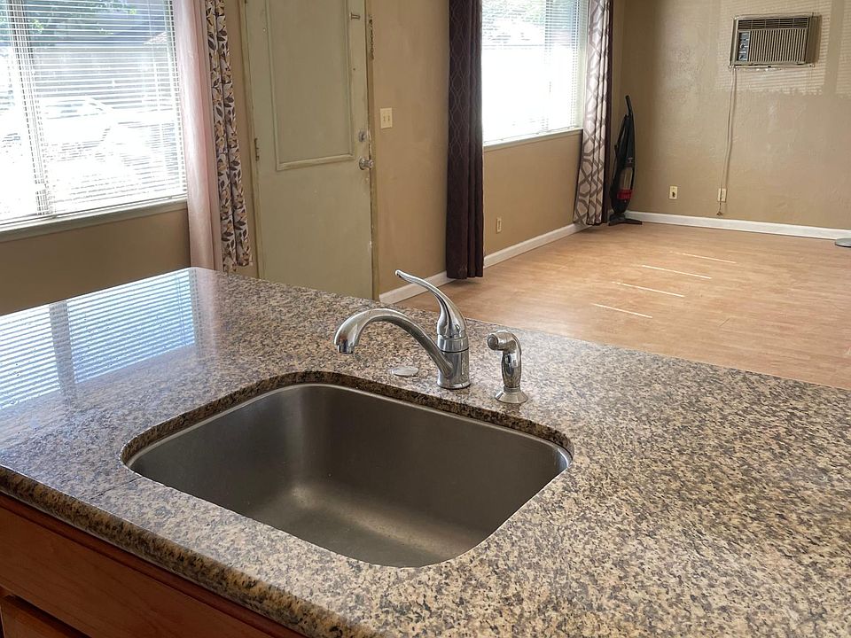 1st image of 824 Gilchrist Dr APT 1
