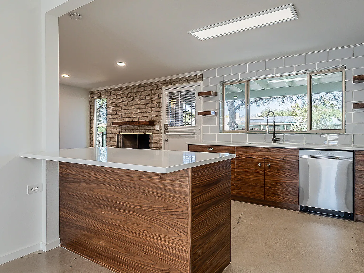 4 bed, 1890 sqft, $2,100 — Photo 3