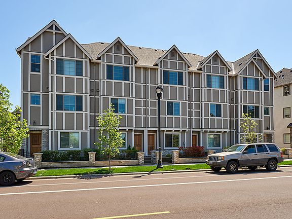 Unit with courtyard!