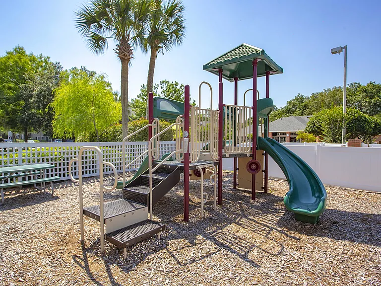 Lake Crossing Apartments — Photo 4