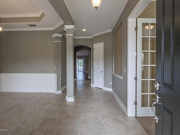 3rd image of 105 La Mesa Dr